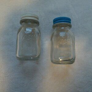 Vintage Mini Ball Mason Jar Salt and Pepper Shakers White & Blue Lids Clear